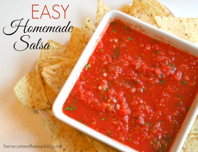 Easy Homemade Salsa Recipe! Takes 5 minutes to make!