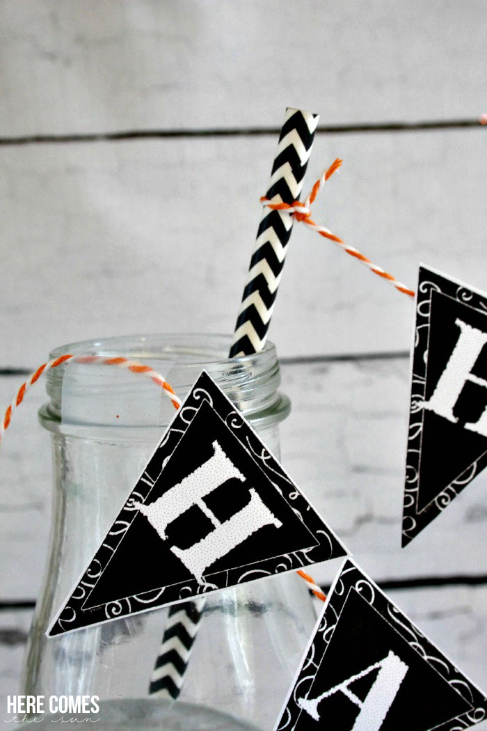 Create an amazing Halloween party with these easy printable Halloween decorations!