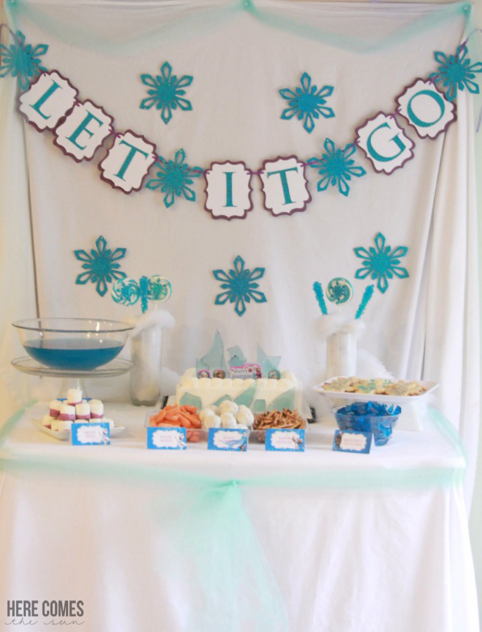 What an ADORABLE Frozen Party! Easy ideas to create a memorable party!