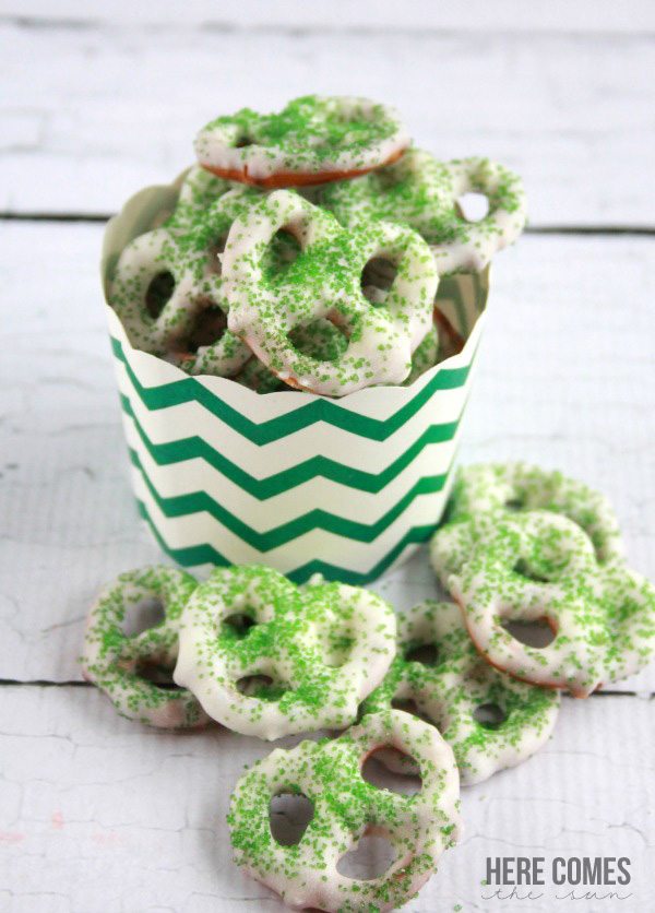  Chocolate covered pretzels are perfect for a St. Patrick's Day snack!