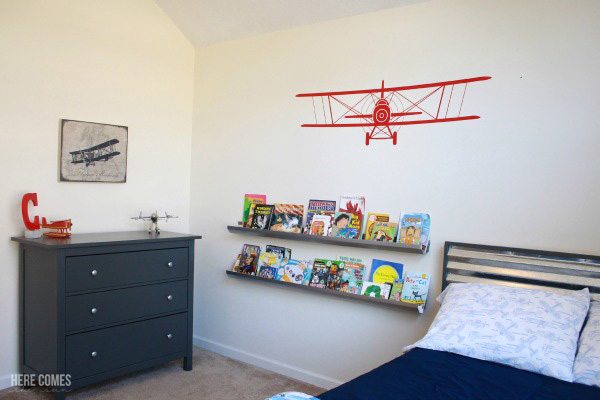 Tips and ideas on how to create an amazing Vintage Airplane Bedroom!