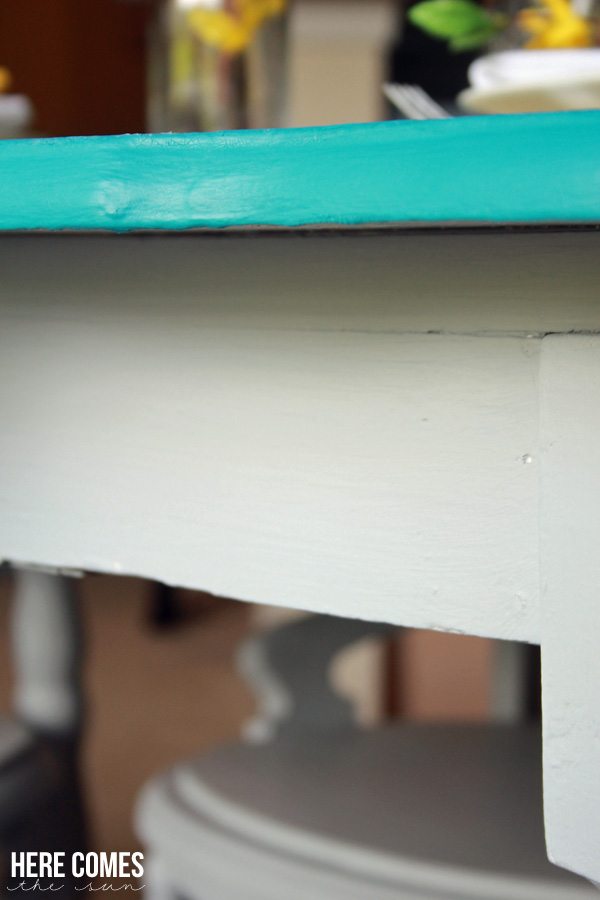 A beautiful kitchen table makeover with @decoart chalky finish paint! #chalkyfinish #decoartprojects 	