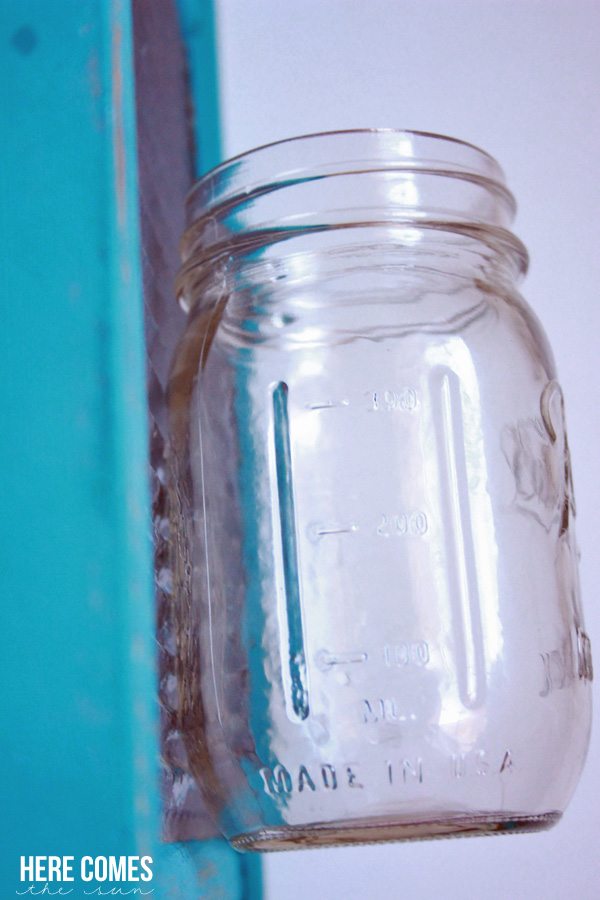 This adorable laundry room change jar will keep your change out of the washer and in your bank account where it belongs!