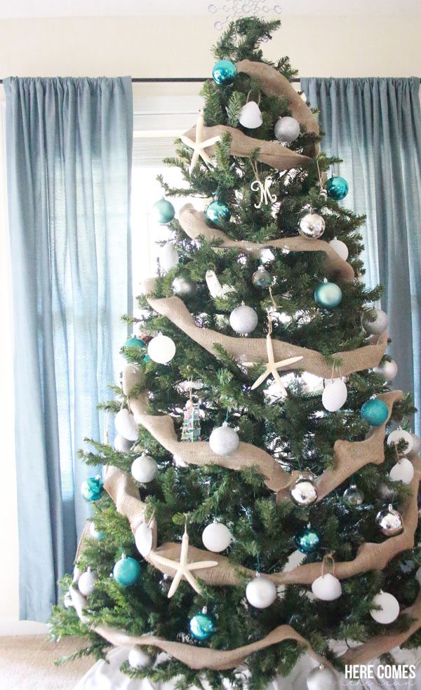 I LOVE this Coastal Christmas tree! Such cute ornaments and what a great idea to use a burlap garland!