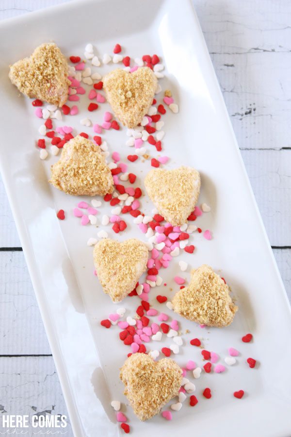 No-Bake Strawberry Cheesecake Bites! These are so easy to make and taste amazing!