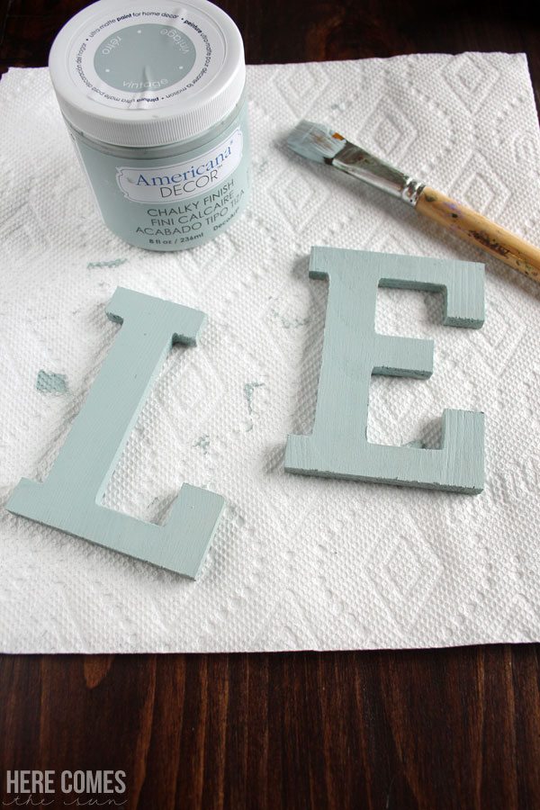 I'm in love with this adorable Welcome Sign! Such an easy tutorial!