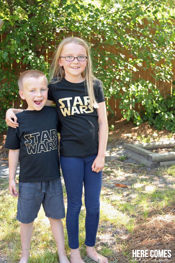 Create your own Star Wars shirt with glitter vinyl and this easy tutorial!