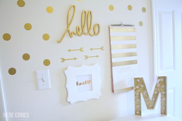 Create this beautiful gold foil print with this easy tutorial!