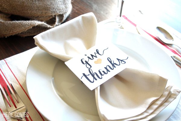 Create easy Thanksgiving place cards for your holiday table!