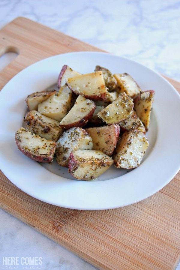 These skillet rosemary potatoes take a short amount of time to cook and are filled with delicious flavor. The perfect side dish!
