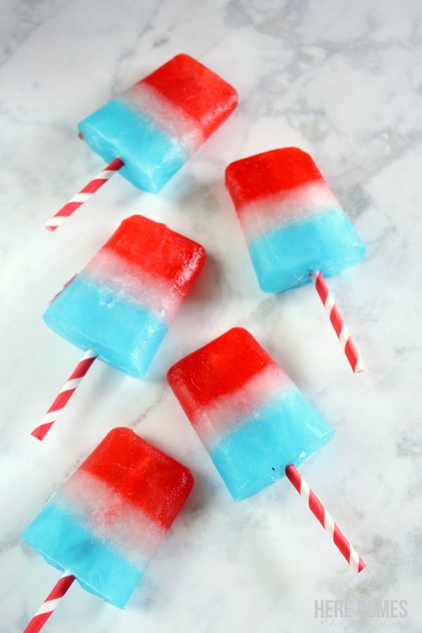 These no drip jello popsicles re the BEST treat for summer! They are so easy to make.
