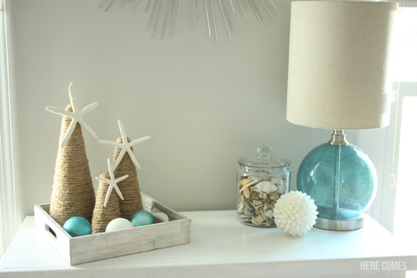 This jute wrapped Christmas tree is the perfect decor for a coastal Christmas.